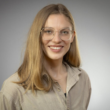 Porträtfoto von Svenja May