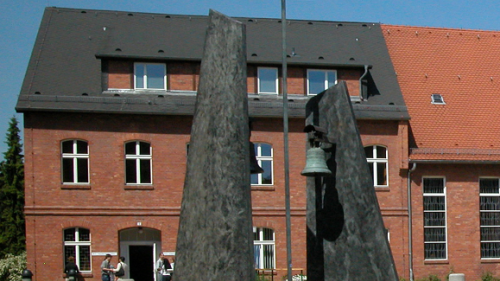 Der Glockenstuhl auf dem Gelände der Stephanus-Stiftung in WEißensee