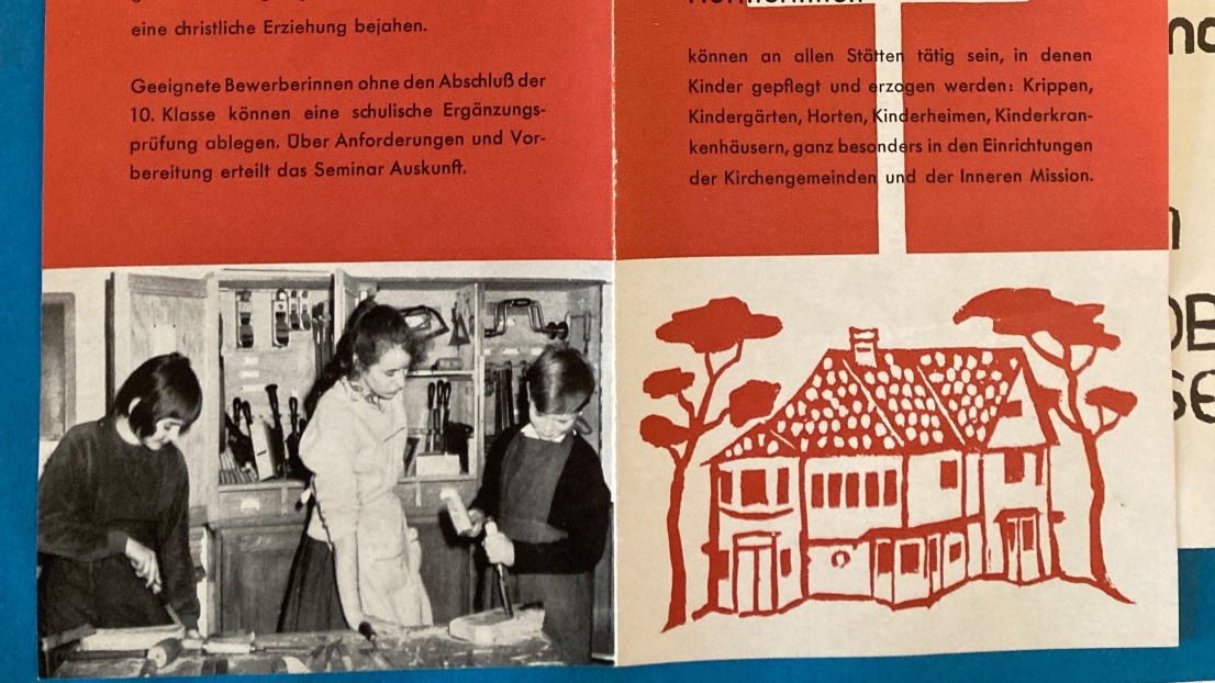 Ein sichtbar alter Flyer über das Angebot des Oberlin-Seminars, schätzungsweise aus den 1960er-70er Jahren