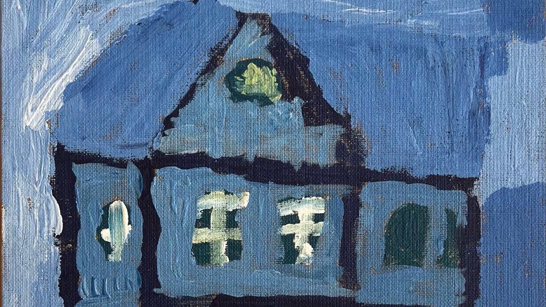 Ein gemaltes Bild in Acryl: Ein blaues Haus und davor ein gelbes Feld.