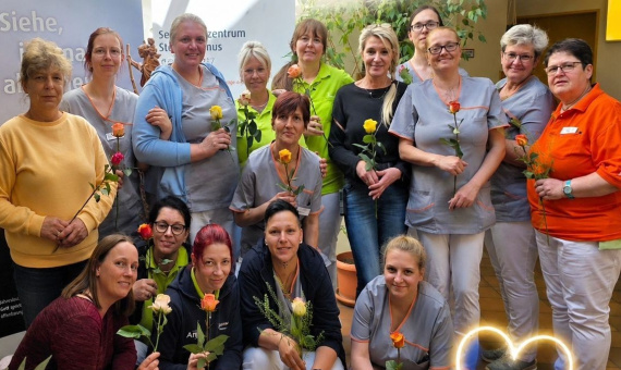 Eine Rose für jeden Mitarbeitenden